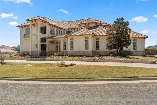 $949,999 | 224 Kathryn's Court, Mount Pleasant, TX 75455