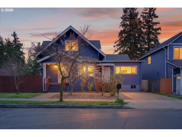 $599,980 | 2704 Southeast 84th Avenue, Portland, OR 97266
