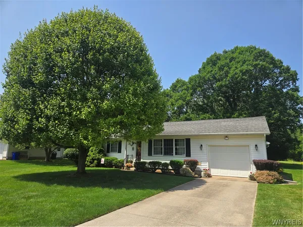 $255,000 | 105 Eastview Drive, Shelby, NY 14103