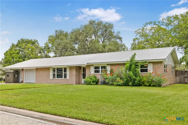 $275,000 | 508 West Johnson Street, Cuero, TX 77954