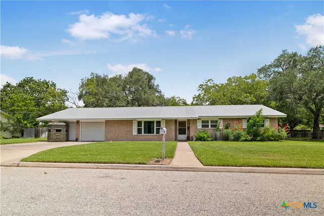 $275,000 | 508 West Johnson Street, Cuero, TX 77954