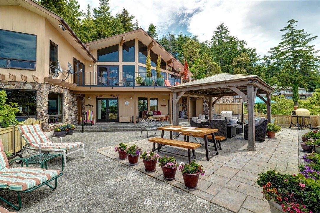 2100 South Breezy Point Road Camano Island, WA 98282 - Photo 1 of 40 Gallery Image 1