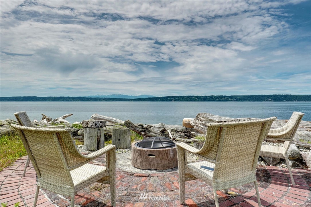 2100 South Breezy Point Road Camano Island, WA 98282 - Photo 2 of 40 Gallery Image 2