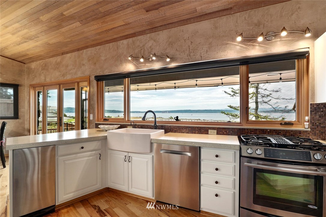 2100 South Breezy Point Road Camano Island, WA 98282 - Photo 17 of 40 Gallery Image 17