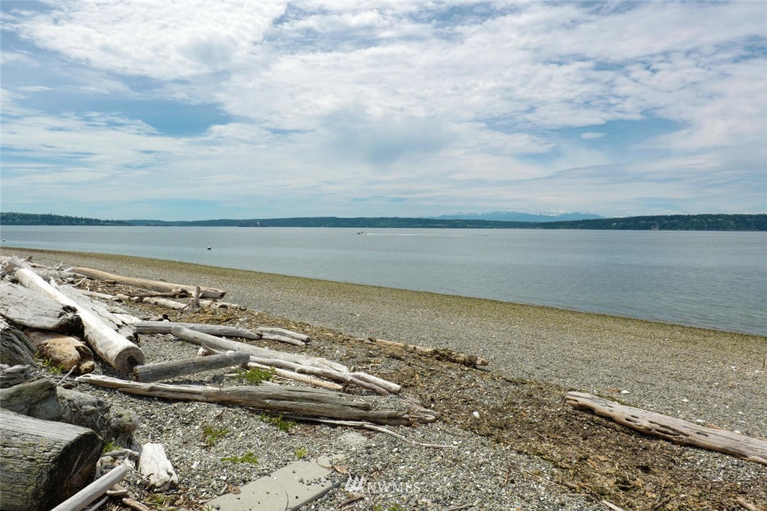 2100 South Breezy Point Road Camano Island, WA 98282 - Photo 4 of 40 Gallery Image 4