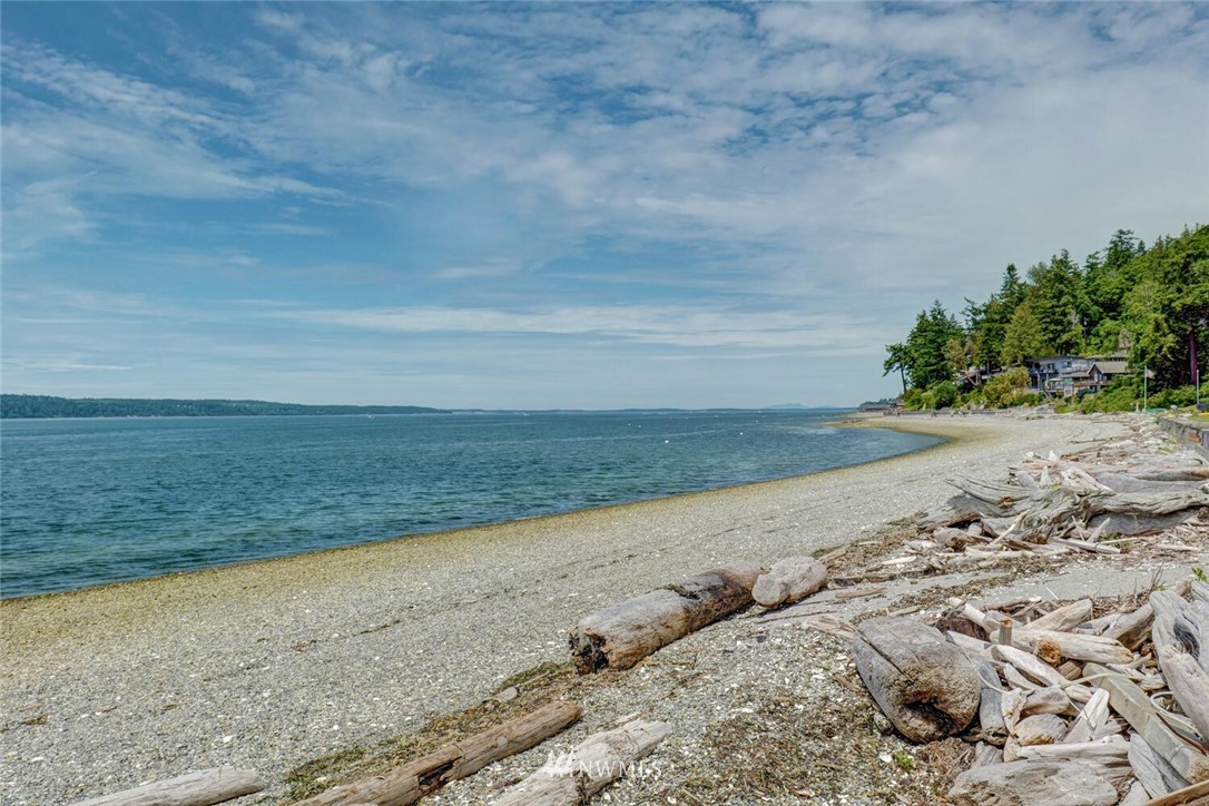 2100 South Breezy Point Road Camano Island, WA 98282 - Photo 5 of 40 Gallery Image 5