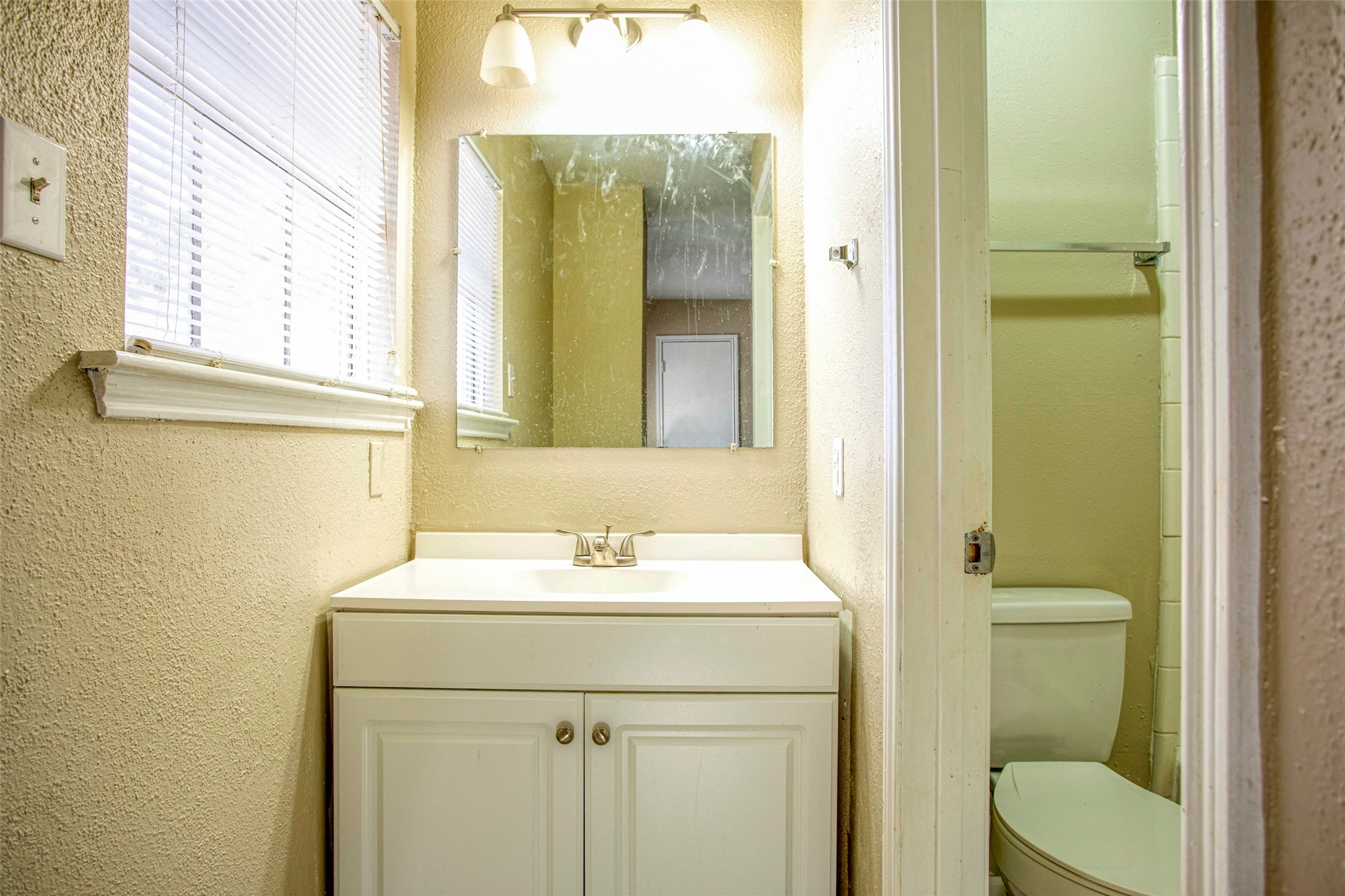 1556 Silverpines Road, Unit 556 Houston, TX 77062 - Photo 18 of 23 Gallery Image 18