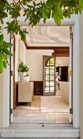 a view of entryway with a front door