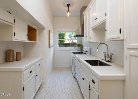 $12,000,000 | 1230 South Oakland Avenue, Pasadena, CA 91106