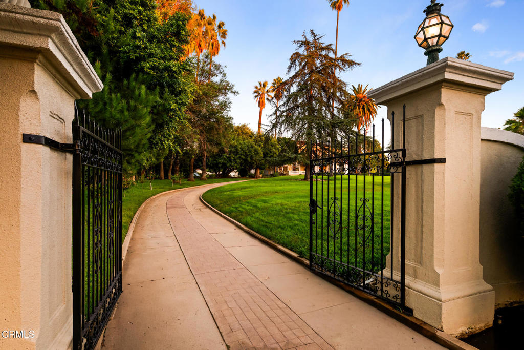 1230 South Oakland Avenue Pasadena, CA 91106 - Photo 5 of 40 1230SOakland-mls-121