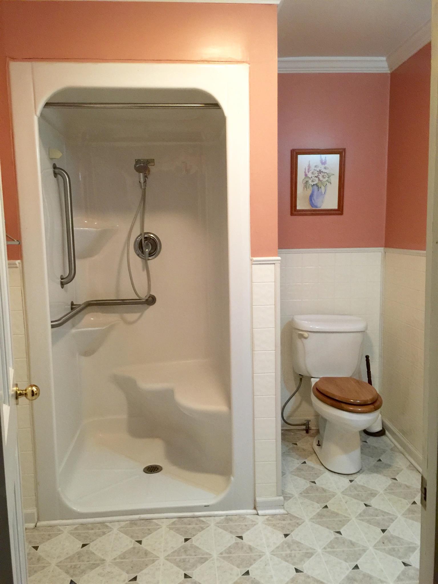 128 East Campbell Road Madison, TN 37115 - Photo 15 of 26 Main level bath
