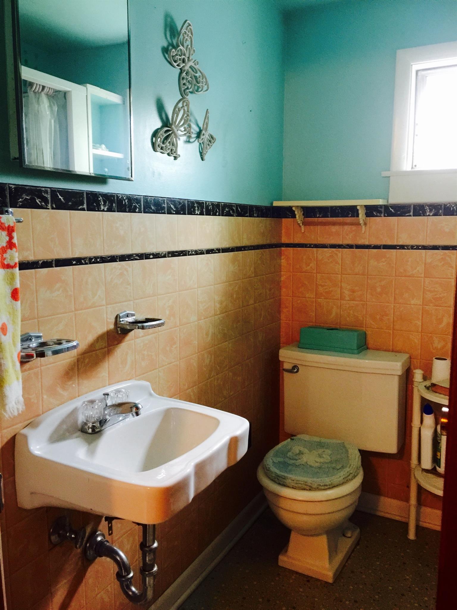 128 East Campbell Road Madison, TN 37115 - Photo 20 of 26 First floor bath with many original features.