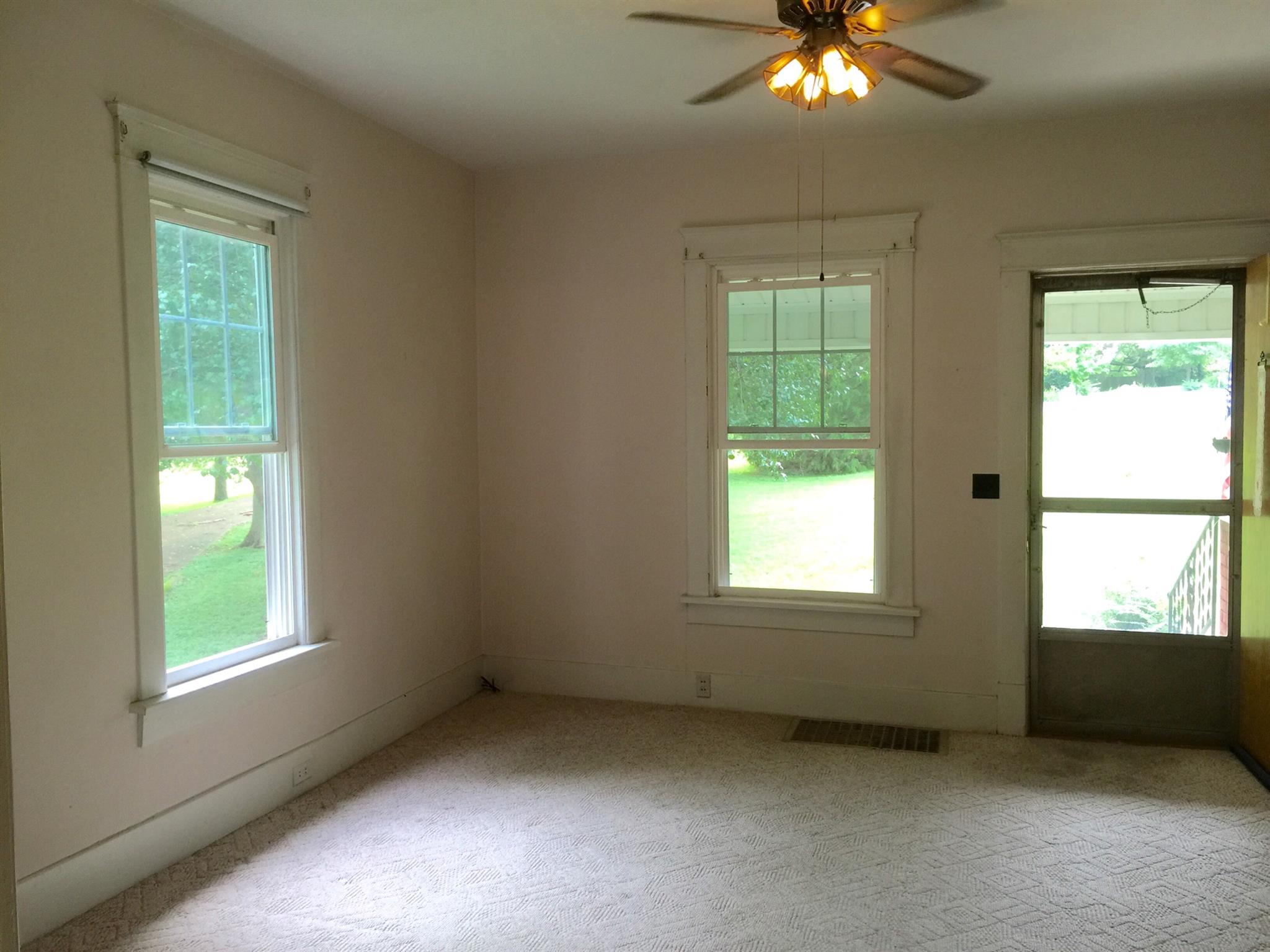 128 East Campbell Road Madison, TN 37115 - Photo 6 of 26 Another view of the living room.