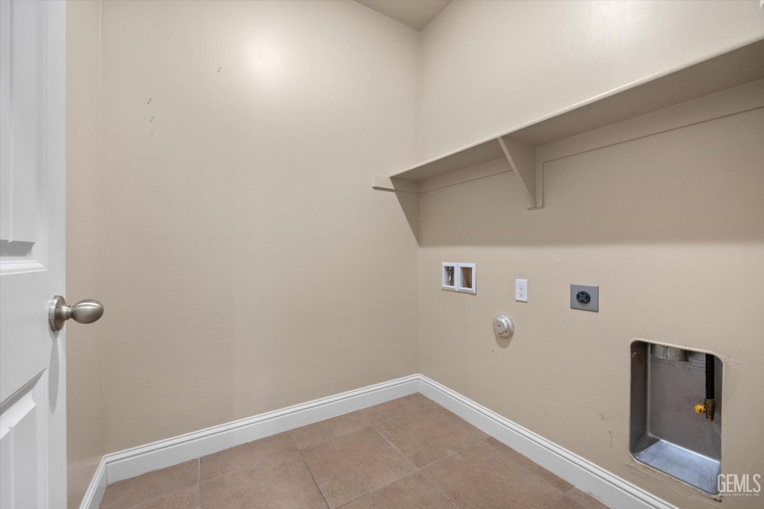 Undisclosed Address Shafter, CA 93263 - Photo 24 of 29 a view of bathroom