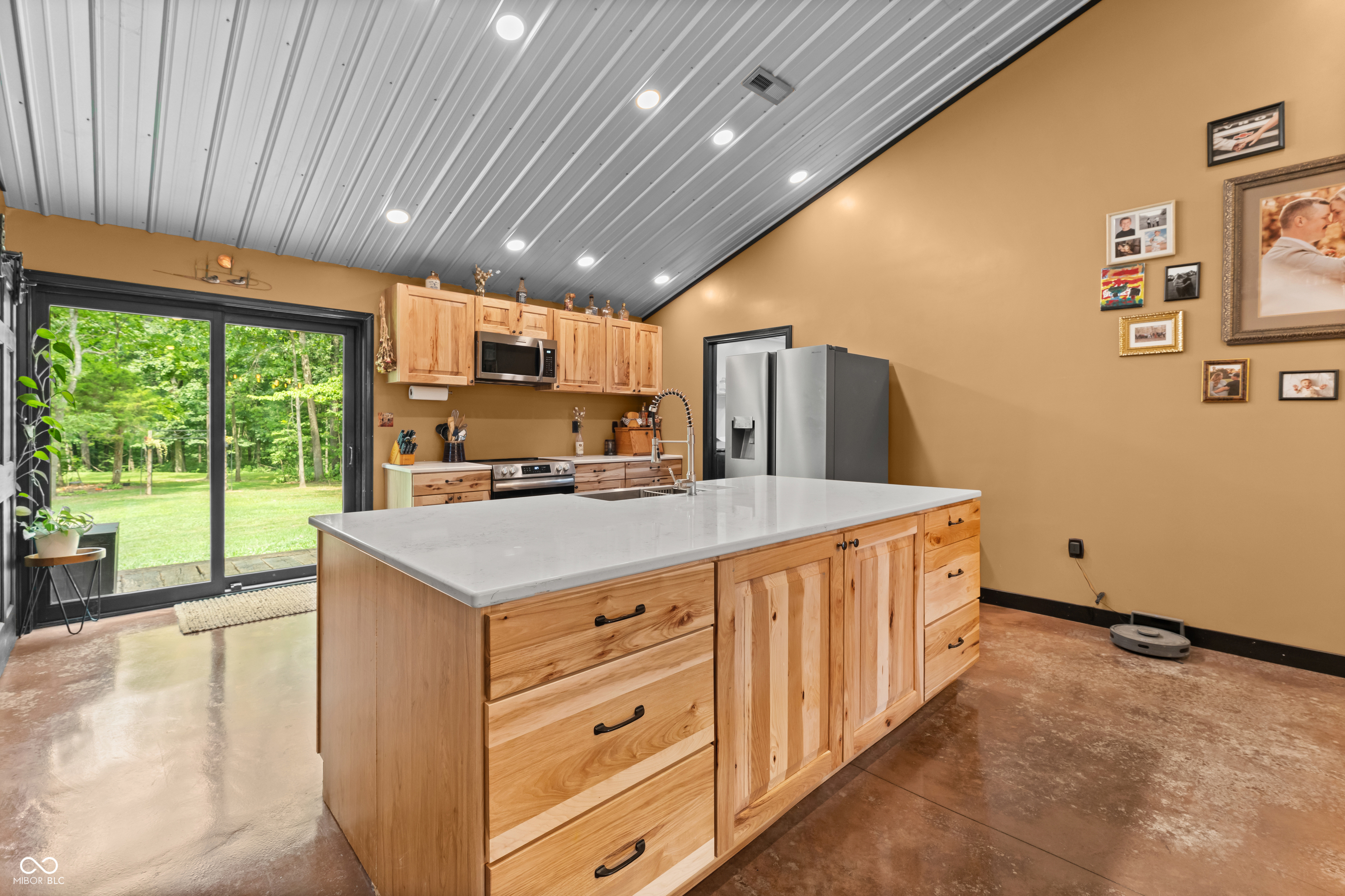 8513 East Green Acres Road Columbus, IN 47201 - Photo 6 of 51 Gallery Image 6