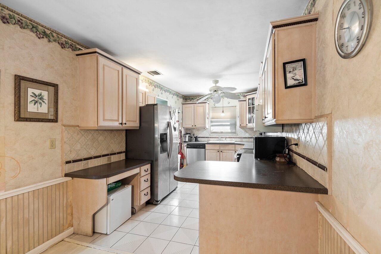 5262 Club Road Haverhill, FL 33415 - Photo 12 of 27 012-5262ClubRoad-Haverhill-FL-33415-SMAL