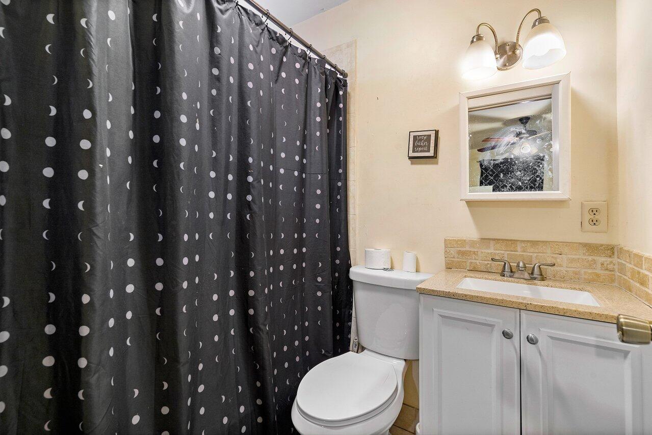 5262 Club Road Haverhill, FL 33415 - Photo 23 of 27 025-5262ClubRoad-Haverhill-FL-33415-SMAL