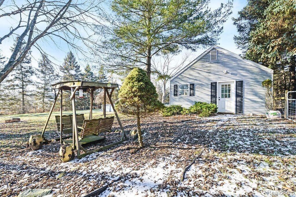 4935 Bullard Road Hartland, MI 48353 - Photo 16 of 18 16 shed.jpg