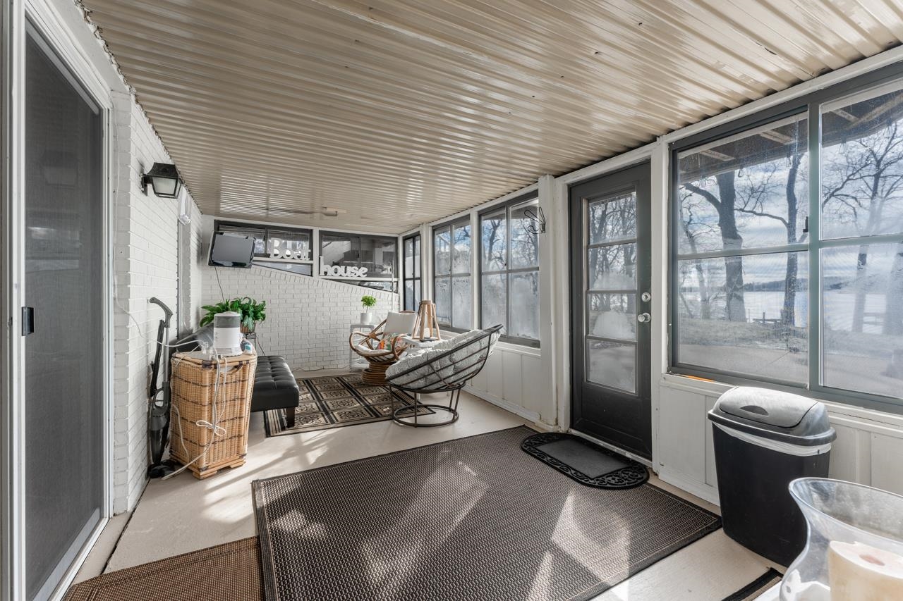 1435 Pier Drive Lake Summerset, IL 61019 - Photo 26 of 35 a living room with furniture