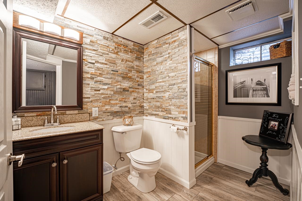 1435 Pier Drive Lake Summerset, IL 61019 - Photo 27 of 35 a bathroom with a toilet sink vanity and mirror