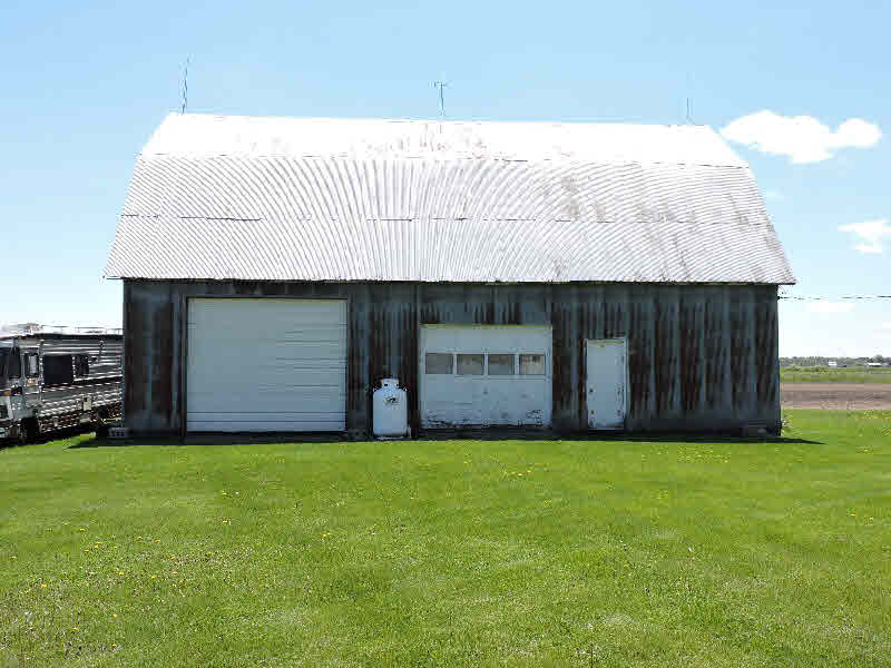 451 West Newberg Road Pinconning, MI 48650 - Photo 3 of 26