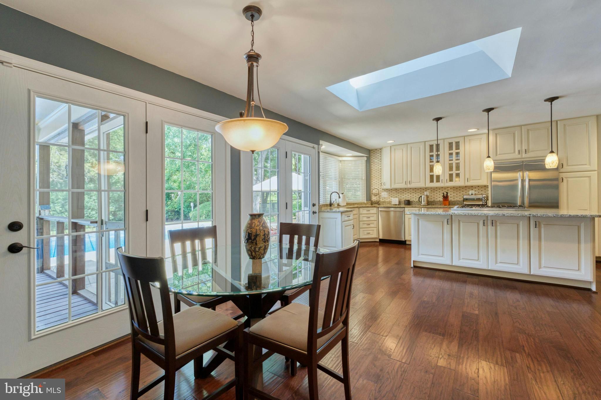 702 Seneca Road Great Falls, VA 22066 - Photo 9 of 35 Breakfast Room