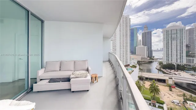 $630,000 | 90 Southwest 3rd Street, Unit 2113, Miami, FL 33130