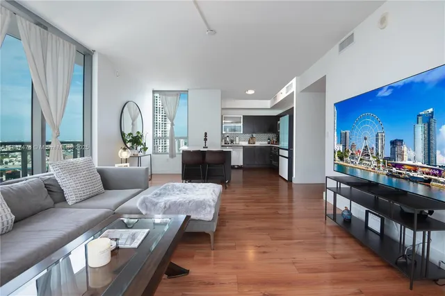 $630,000 | 90 Southwest 3rd Street, Unit 2113, Miami, FL 33130