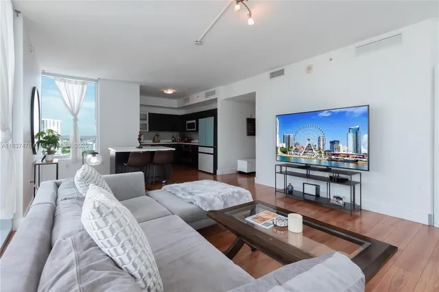 $630,000 | 90 Southwest 3rd Street, Unit 2113, Miami, FL 33130