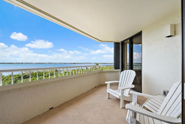 $735,000 | 5070 North Ocean Drive, Unit 4C, Singer Island, FL 33404