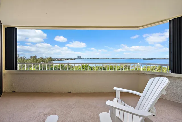 $735,000 | 5070 North Ocean Drive, Unit 4C, Singer Island, FL 33404