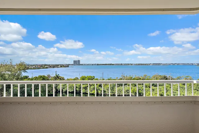 $735,000 | 5070 North Ocean Drive, Unit 4C, Singer Island, FL 33404