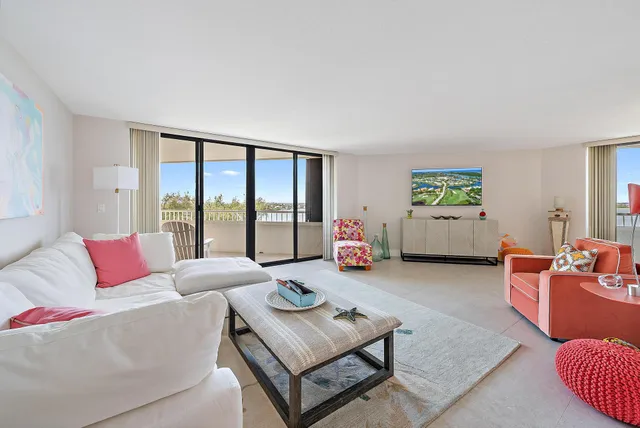 $735,000 | 5070 North Ocean Drive, Unit 4C, Singer Island, FL 33404