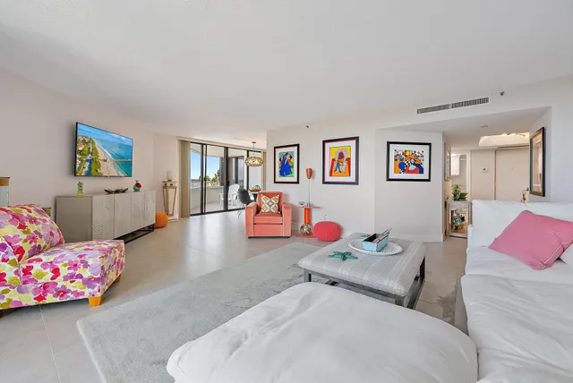 $735,000 | 5070 North Ocean Drive, Unit 4C, Singer Island, FL 33404