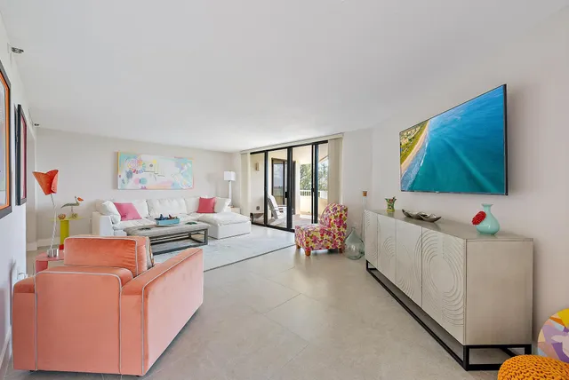 $735,000 | 5070 North Ocean Drive, Unit 4C, Singer Island, FL 33404