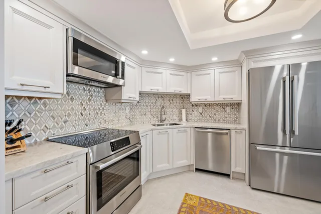 $735,000 | 5070 North Ocean Drive, Unit 4C, Singer Island, FL 33404