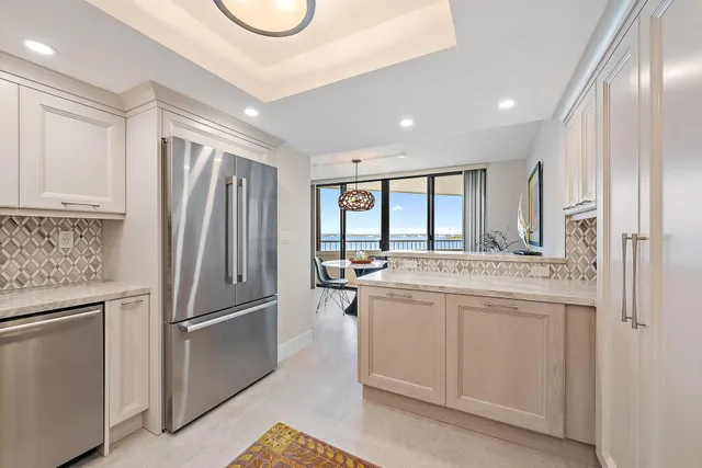 $735,000 | 5070 North Ocean Drive, Unit 4C, Singer Island, FL 33404