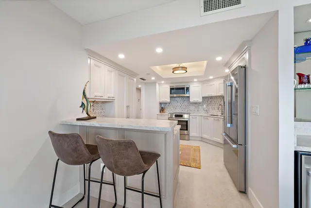 $735,000 | 5070 North Ocean Drive, Unit 4C, Singer Island, FL 33404