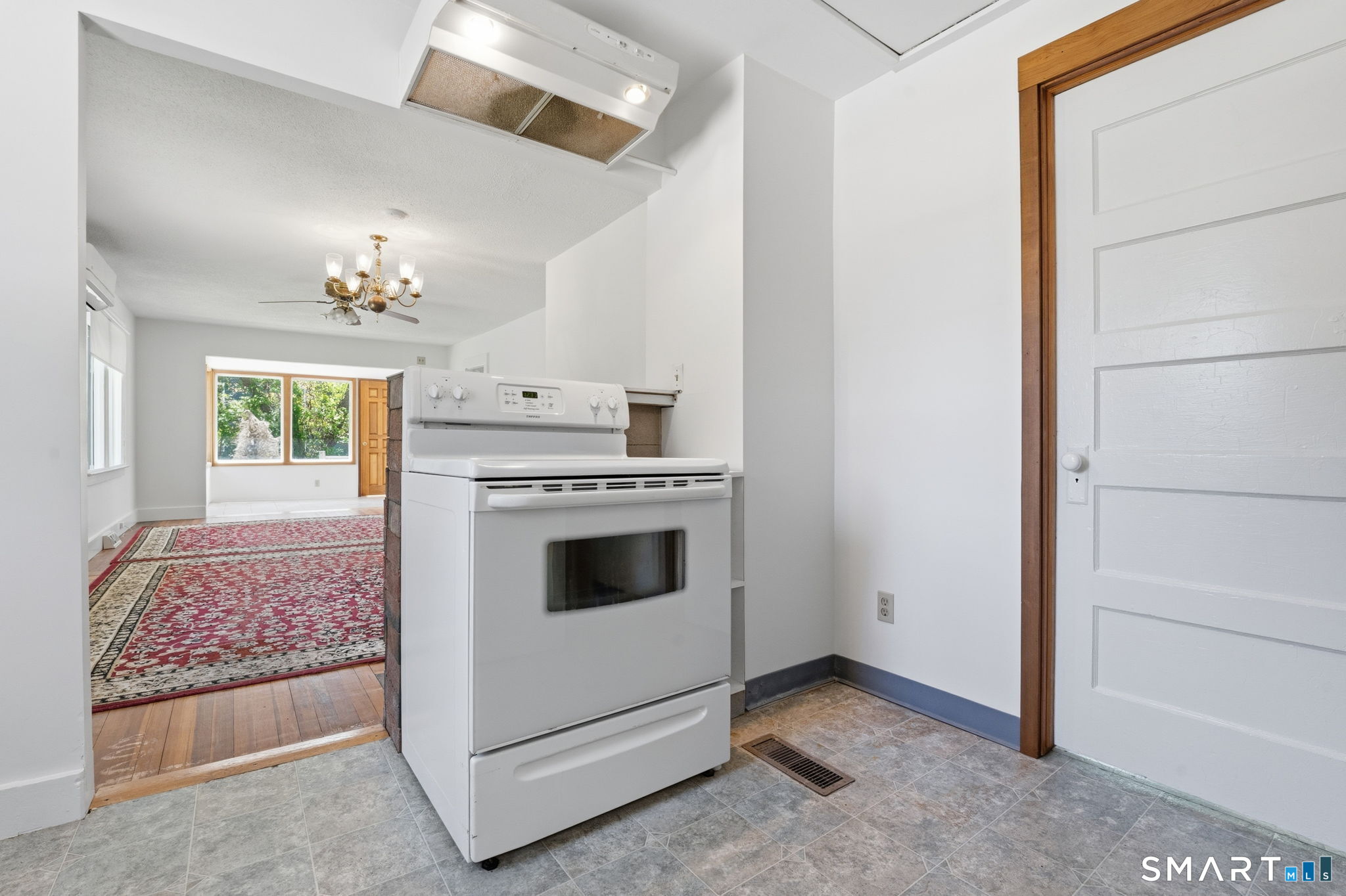 276 Shore Road Old Lyme, CT 06371 - Photo 13 of 38