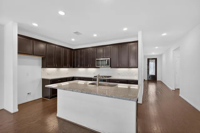 $349,900 | 7822 Wayman Pass, Fulshear, TX 77441