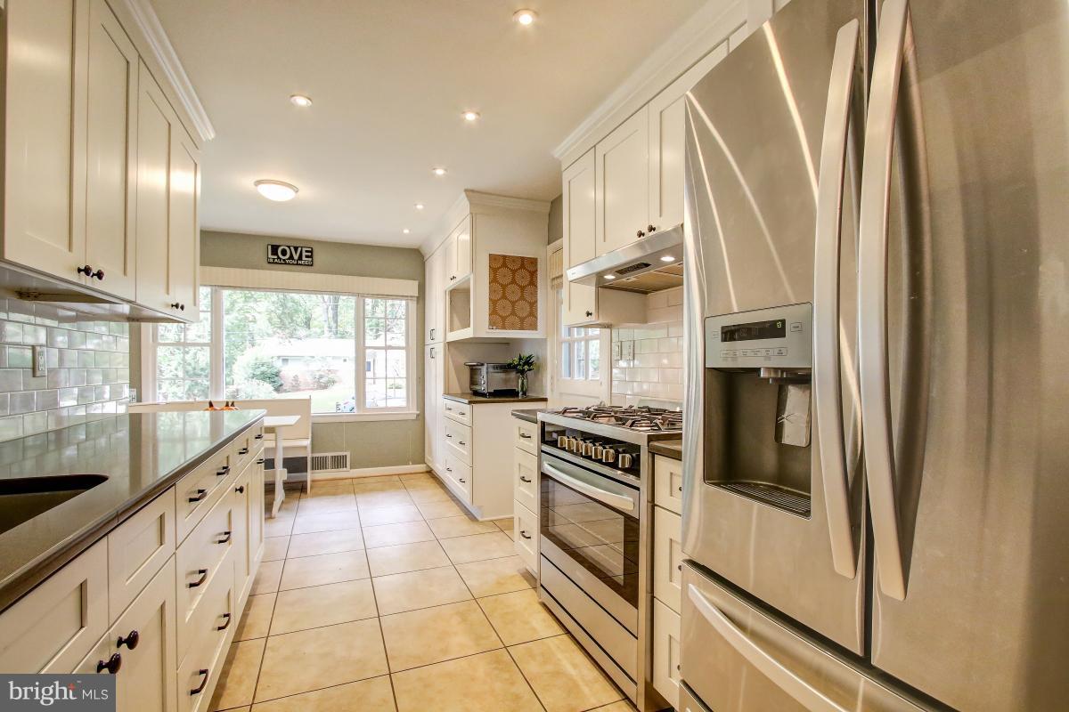 10707 Margate Road Silver Spring, MD 20901 - Photo 7 of 30 Kitchen