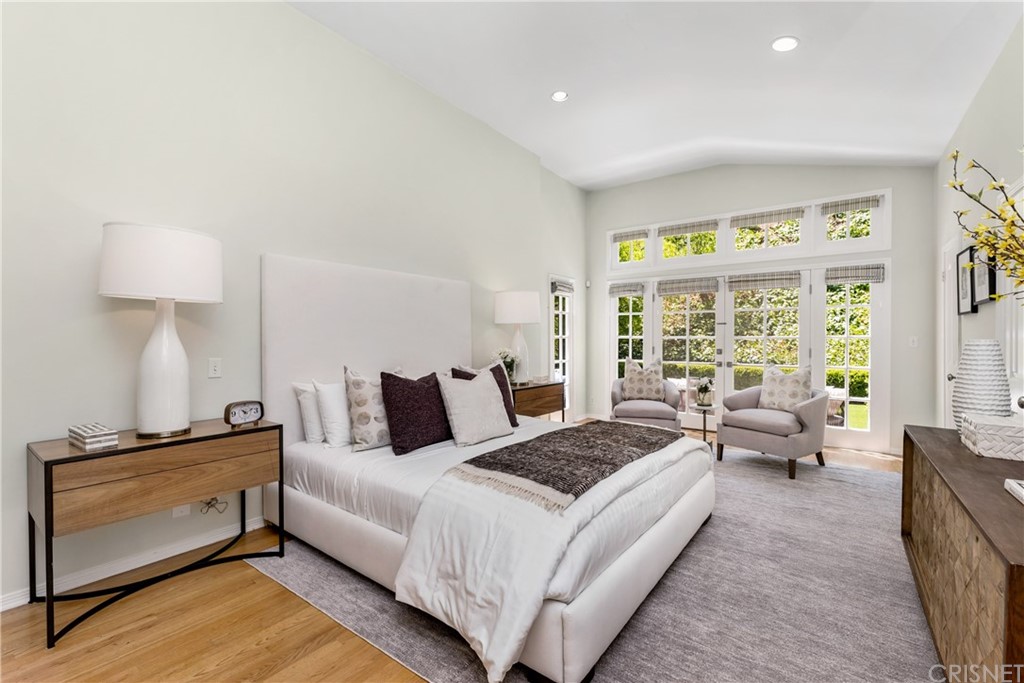 3300 Berry Drive Studio City, CA 91604 - Photo 15 of 35 Primary Bedroom