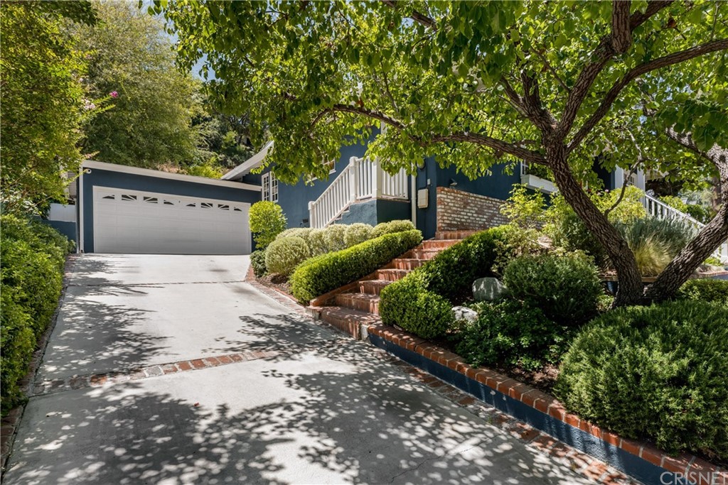 3300 Berry Drive Studio City, CA 91604 - Photo 4 of 35