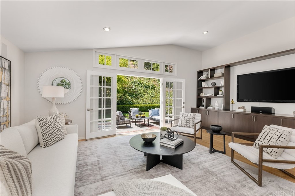 3300 Berry Drive Studio City, CA 91604 - Photo 8 of 35