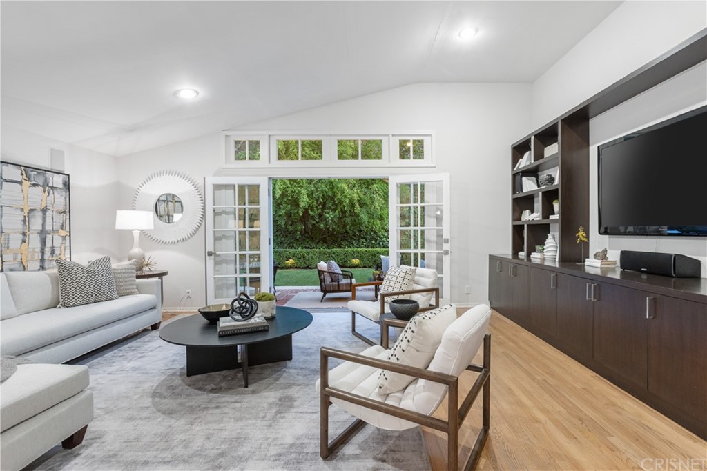 3300 Berry Drive Studio City, CA 91604 - Photo 9 of 35