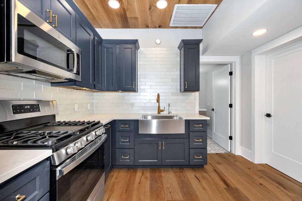 320 Park Street Pulaski, TN 38478 - Photo 8 of 46 a kitchen with stainless steel appliances granite countertop a stove and a sink