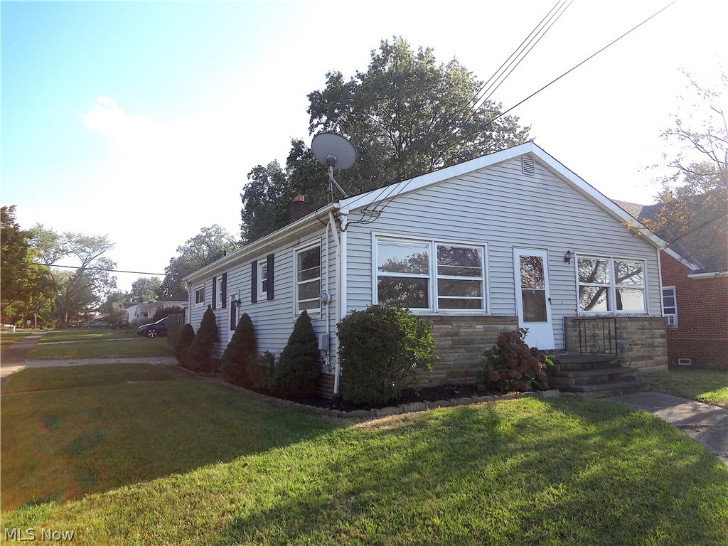11109 Snow Road Parma Heights, OH 44130 - Photo 10 of 23