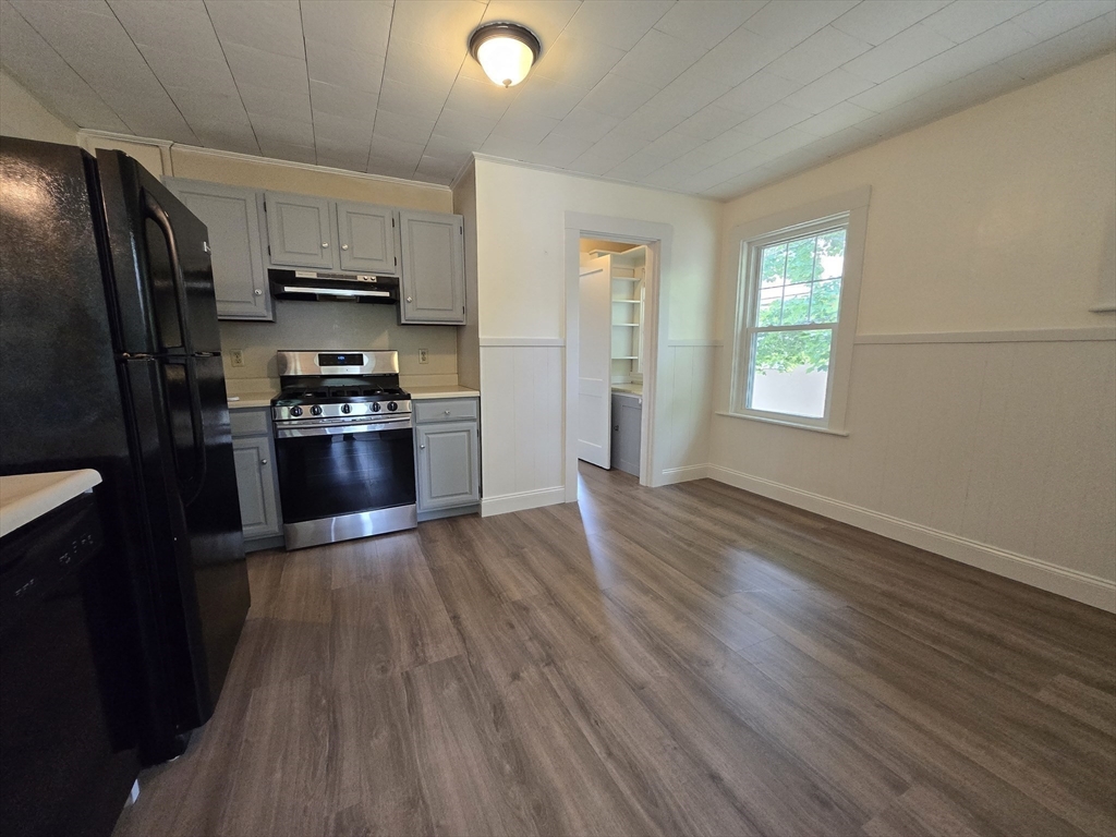 19 Rowe Street, Unit 2 Newton, MA 02466 - Photo 7 of 12