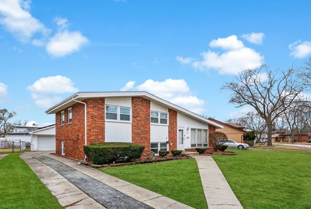 $263,900 | 350 Carey Court, Chicago Heights, IL 60411