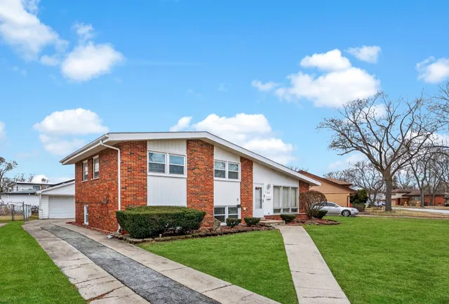 $263,900 | 350 Carey Court, Chicago Heights, IL 60411